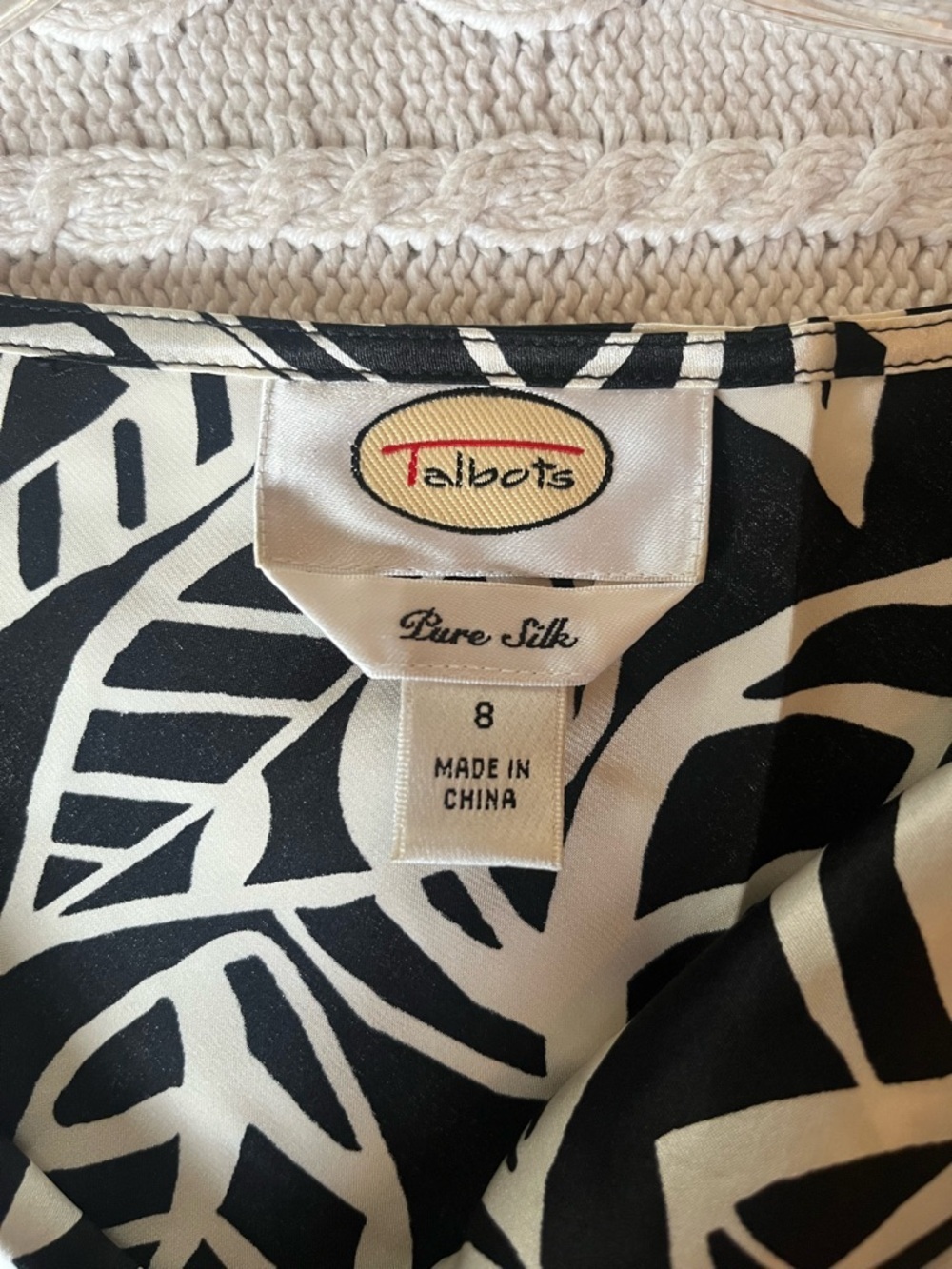 Talbots Silk BW Leaf Print Draped Neck Sleeveless Top Women’s Size 8 - Picture 12 of 14